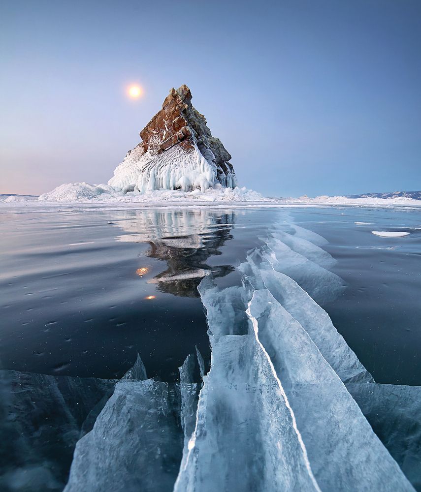 Хрустальный лёд Байкала